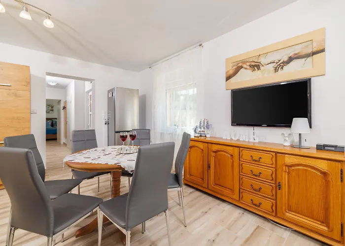 Panoramablick * 茨里克韦尼察